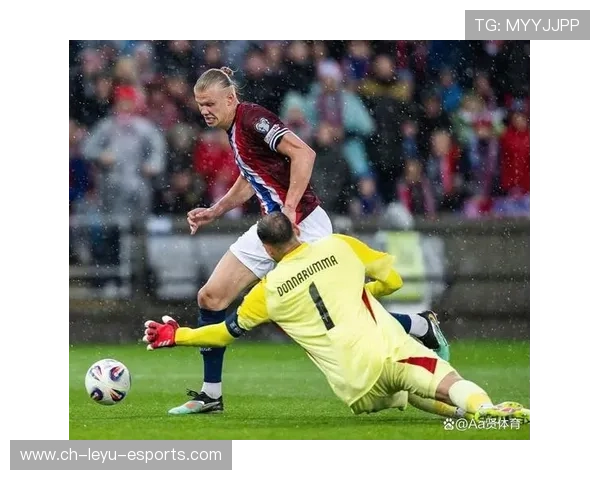 世界杯哈兰德禁区内力量型射门炸裂球网入网