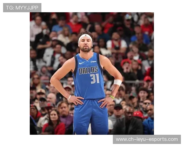 勇士汤普森关键三分连续命中锁定比赛